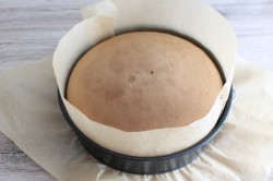 Торт с клубникой с желатином и кокосовой стружкой - шаг 5 Торт с клубникой с желатином и кокосовой стружкой - шаг 5