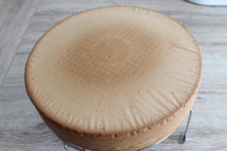 Торт с клубникой с желатином и кокосовой стружкой - шаг 6 Торт с клубникой с желатином и кокосовой стружкой - шаг 6