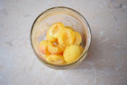 Компот из абрикосов на зиму на литровую банку - шаг 3 Компот из абрикосов на зиму на литровую банку - шаг 3