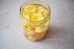 Компот из абрикосов на зиму на литровую банку - шаг 4 Компот из абрикосов на зиму на литровую банку - шаг 4
