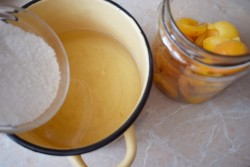 Компот из абрикосов на зиму на литровую банку - шаг 5 Компот из абрикосов на зиму на литровую банку - шаг 5