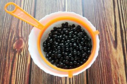 Компот из черемухи на зиму - шаг 2 Компот из черемухи на зиму - шаг 2