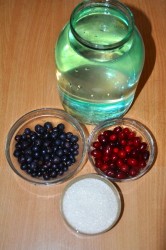 Компот из кизила и черной смородины - шаг 1 Компот из кизила и черной смородины - шаг 1
