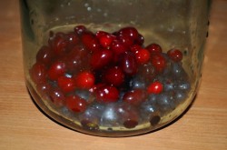 Компот из кизила и черной смородины - шаг 2 Компот из кизила и черной смородины - шаг 2