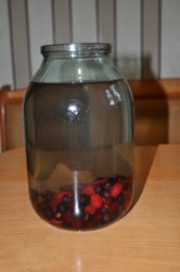 Компот из кизила и черной смородины - шаг 4 Компот из кизила и черной смородины - шаг 4