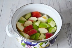 Компот из свежих фруктов и ягод - шаг 3 Компот из свежих фруктов и ягод - шаг 3