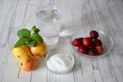 Компот с грушами и сливами - шаг 1 Компот с грушами и сливами - шаг 1