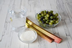Компот с ревенем и крыжовником - шаг 1 Компот с ревенем и крыжовником - шаг 1