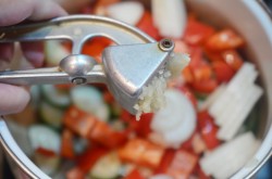 Салат огурцы помидоры на зиму без стерилизации - шаг 6 Салат огурцы помидоры на зиму без стерилизации - шаг 6