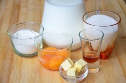 Ванильный Крем для торта наполеон на желтках - шаг 1 Ванильный Крем для торта наполеон на желтках - шаг 1