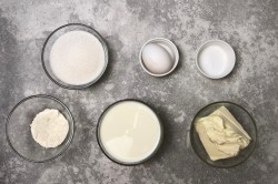 Заварной крем для вафельных трубочек - шаг 1 Заварной крем для вафельных трубочек - шаг 1