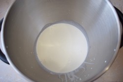 Крем из маскарпоне со сливками - шаг 2 Крем из маскарпоне со сливками - шаг 2