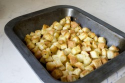 Крутоны с чесноком - шаг 10