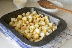 Крутоны с чесноком - шаг 8