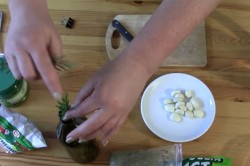 Курица на бутылке запеченная с лимонами и розмарином - шаг 5 Курица на бутылке запеченная с лимонами и розмарином - шаг 5