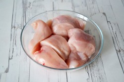 Курица с виноградом и миндалем - шаг 2 Курица с виноградом и миндалем - шаг 2