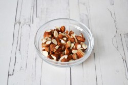 Курица с виноградом и миндалем - шаг 3 Курица с виноградом и миндалем - шаг 3