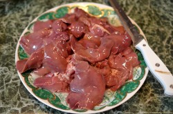 Куриная печень в кляре жареная - шаг 4