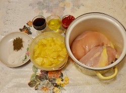 Куриное филе с ананасами и кетчупом в духовке - шаг 1