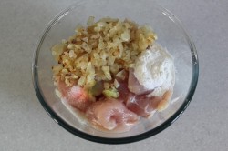 Куриные фрикадельки в сметанном соусе - шаг 2 Куриные фрикадельки в сметанном соусе - шаг 2