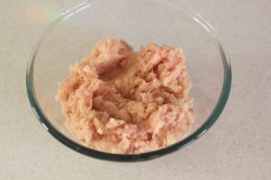 Куриные фрикадельки в сметанном соусе - шаг 3 Куриные фрикадельки в сметанном соусе - шаг 3