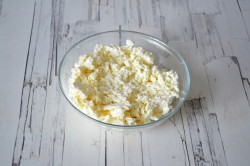 Куриные котлеты с творогом в духовке - шаг 3