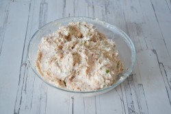 Куриные котлеты с творогом в духовке - шаг 5