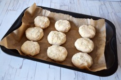 Куриные котлеты с творогом в духовке - шаг 7