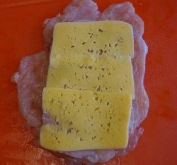 Куриные рулетики с ветчиной и сыром - шаг 2