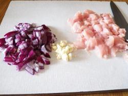 Филе курицы, тушеное в сметанном соусе с зеленью - шаг 2 Филе курицы, тушеное в сметанном соусе с зеленью - шаг 2