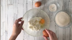 Лакомка с творогом из песочного теста - шаг 5