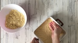 Лакомка с творогом из песочного теста - шаг 8