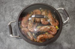 Лангустины на сковороде с чесноком - шаг 6