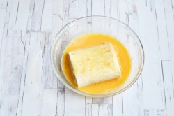 Лаваш с сыром и помидорами на сковороде - шаг 10