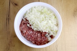 Ленивые чебуреки из лаваша с фаршем на сковороде - шаг 4 Ленивые чебуреки из лаваша с фаршем на сковороде - шаг 4