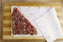 Ленивые чебуреки из лаваша с фаршем на сковороде - шаг 6 Ленивые чебуреки из лаваша с фаршем на сковороде - шаг 6