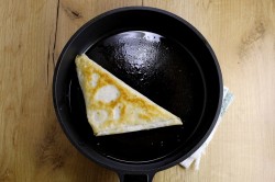 Ленивые чебуреки из лаваша с фаршем на сковороде - шаг 10 Ленивые чебуреки из лаваша с фаршем на сковороде - шаг 10