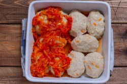 Голубцы ленивые с капустой и фаршем в духовке - шаг 11