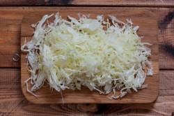 Голубцы ленивые с капустой и фаршем в духовке - шаг 3