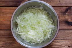 Голубцы ленивые с капустой и фаршем в духовке - шаг 4