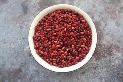 Красная фасоль целыми зернами с грецкими орехами - шаг 1