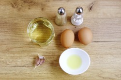 Соус майонез с чесноком - шаг 1