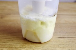 Соус майонез с чесноком - шаг 5