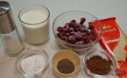 Малиновый десерт со сливочным кремом на День Влюблённых - шаг 1