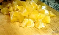 Мандариновый салат с сыром - шаг 4 Мандариновый салат с сыром - шаг 4