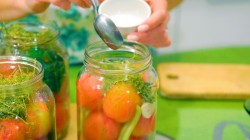 Маринованные помидоры без стерилизации на зиму - шаг 10 Маринованные помидоры без стерилизации на зиму - шаг 10