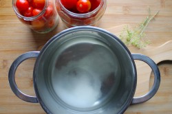 Маринованные помидоры черри на зиму в банке - шаг 10 Маринованные помидоры черри на зиму в банке - шаг 10