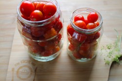Маринованные помидоры черри на зиму в банке - шаг 6 Маринованные помидоры черри на зиму в банке - шаг 6