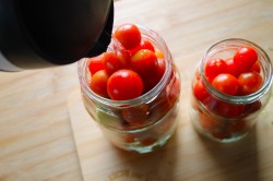 Маринованные помидоры черри на зиму в банке - шаг 7 Маринованные помидоры черри на зиму в банке - шаг 7