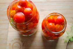 Маринованные помидоры черри на зиму в банке - шаг 8 Маринованные помидоры черри на зиму в банке - шаг 8